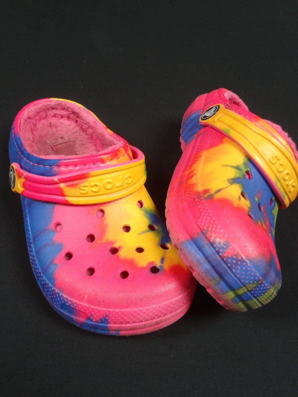 CROCS KIDS TIE DYE FUZZ LINED CLOG SHOES CHILD C12 PINK BLUE YELLOW